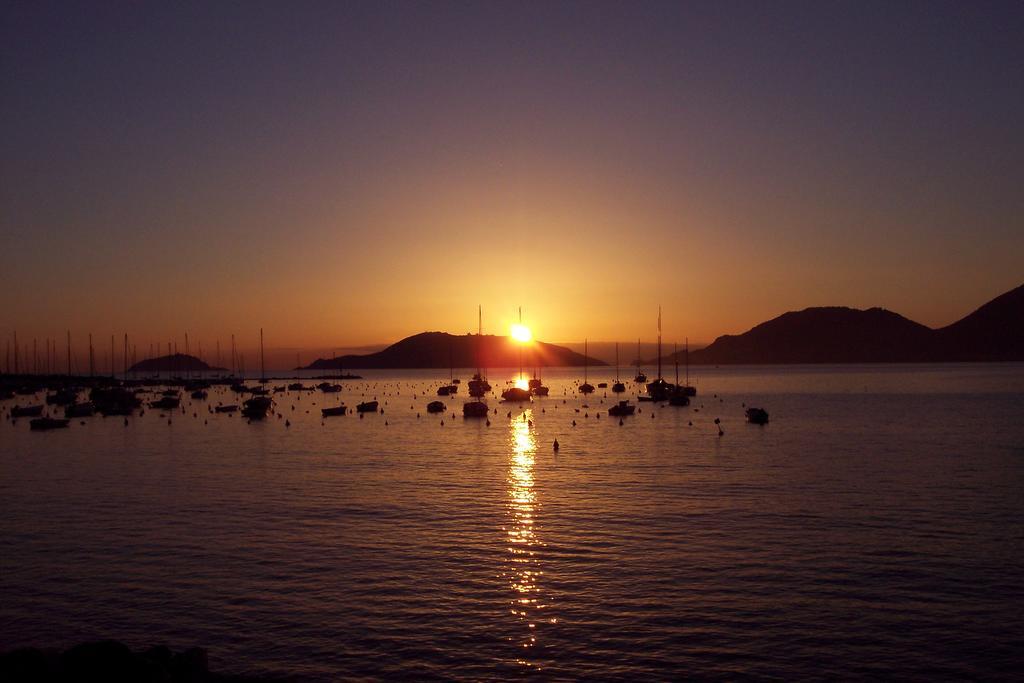 Affittacamere "In Piazzetta Da Vasco" Lerici Exteriér fotografie
